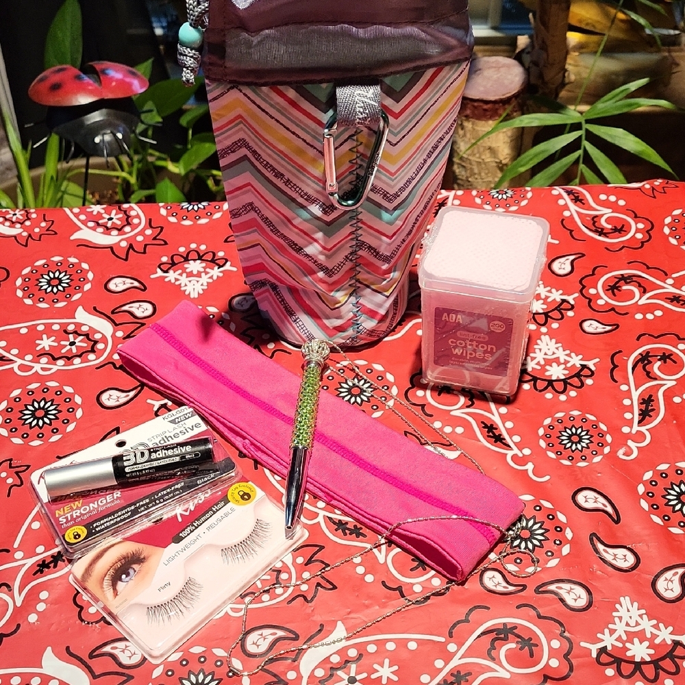 Thirty-One Bag With Eyelash Kit,face Wipe,pen Necklace,headband